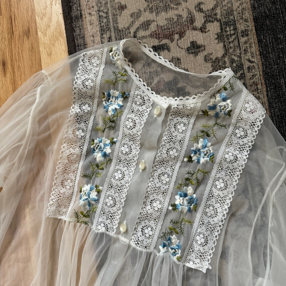 Elegant Sheer White Robe - Picture 4 of 7